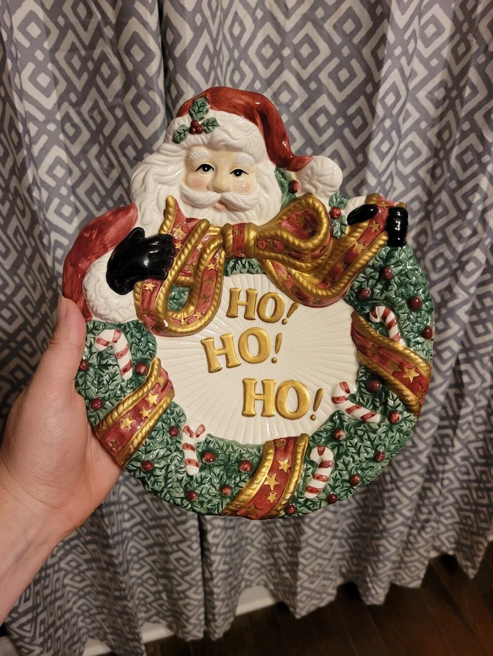 Fitz and Floyd Santa Wreath Plate - Red, Green, Gold **chipped**